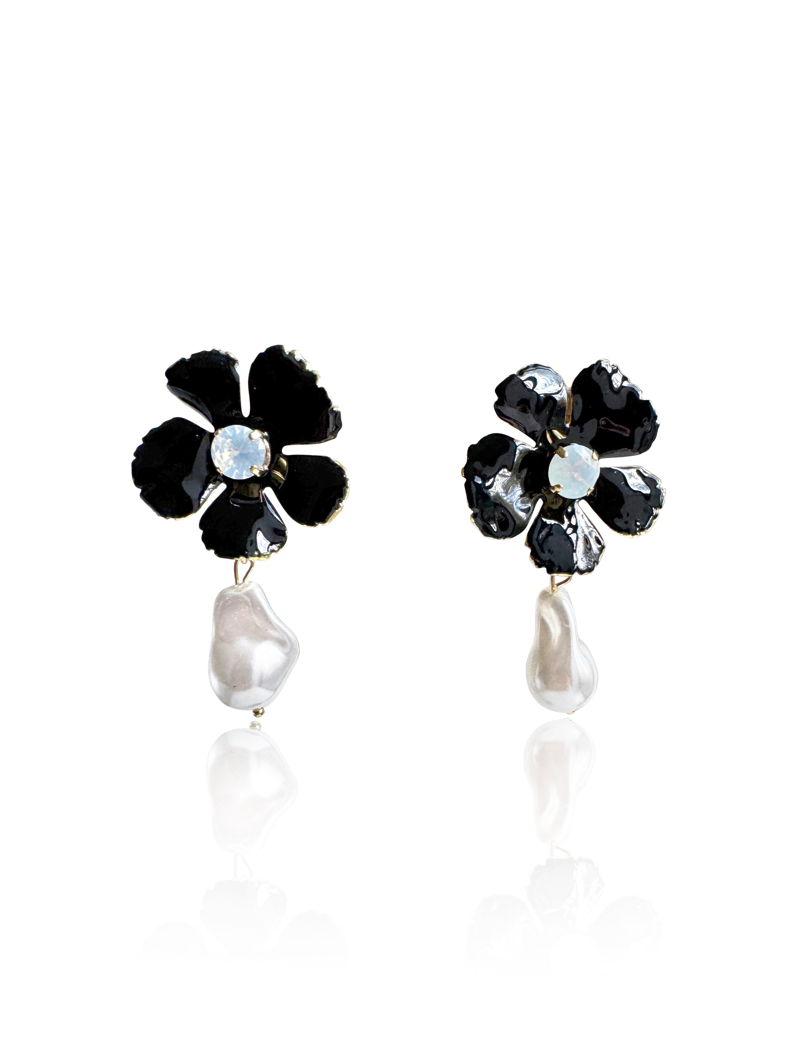 Anna White Flower Earrings