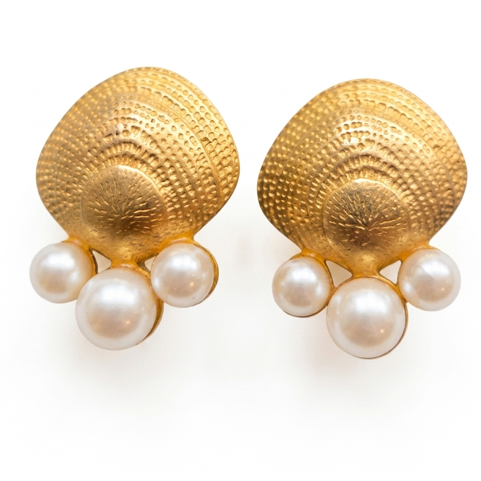 Vintage Signed Richelieu Seashell Earrings