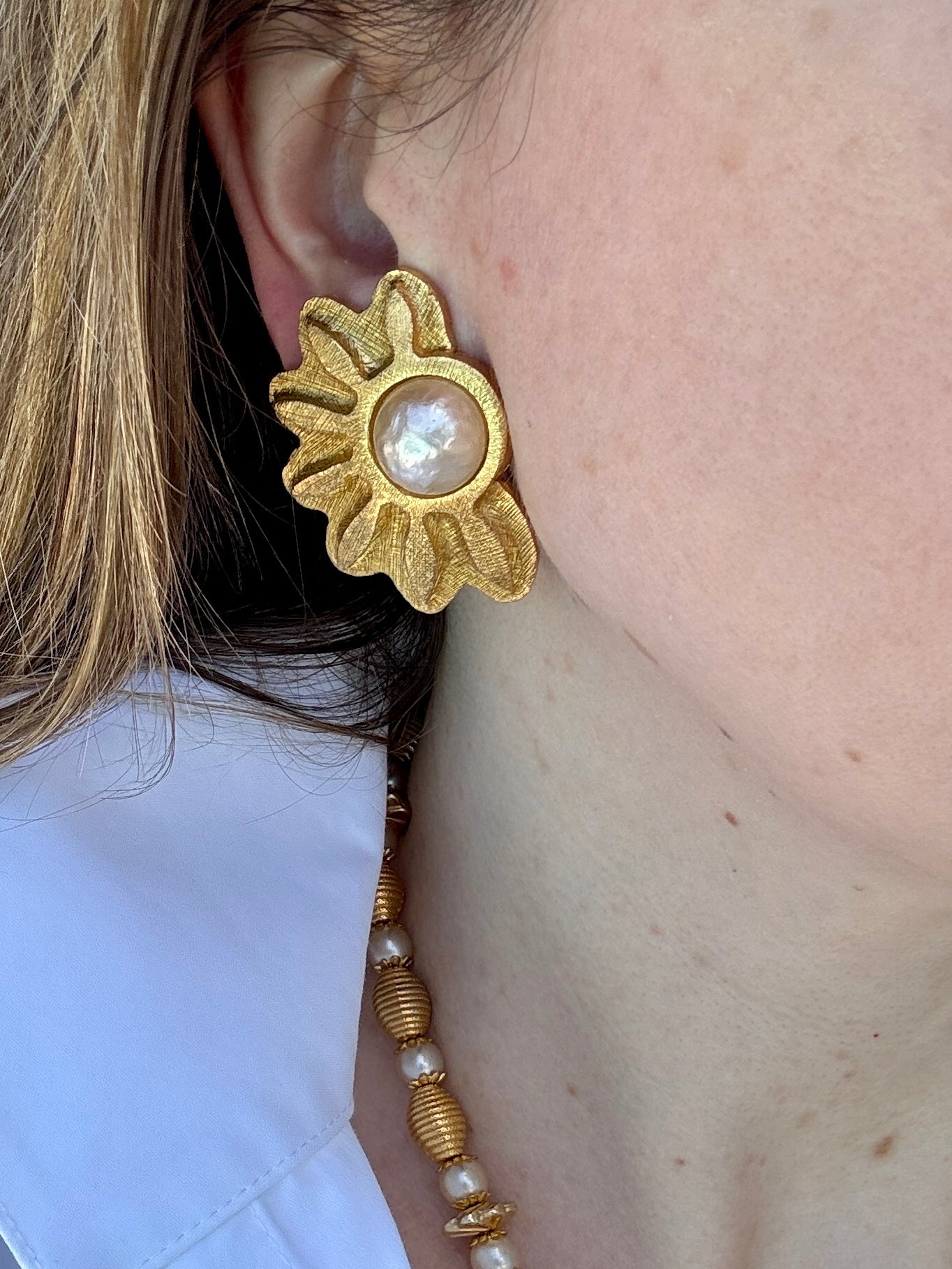 Vintage Gold Shell & Pearl Pendant Necklace