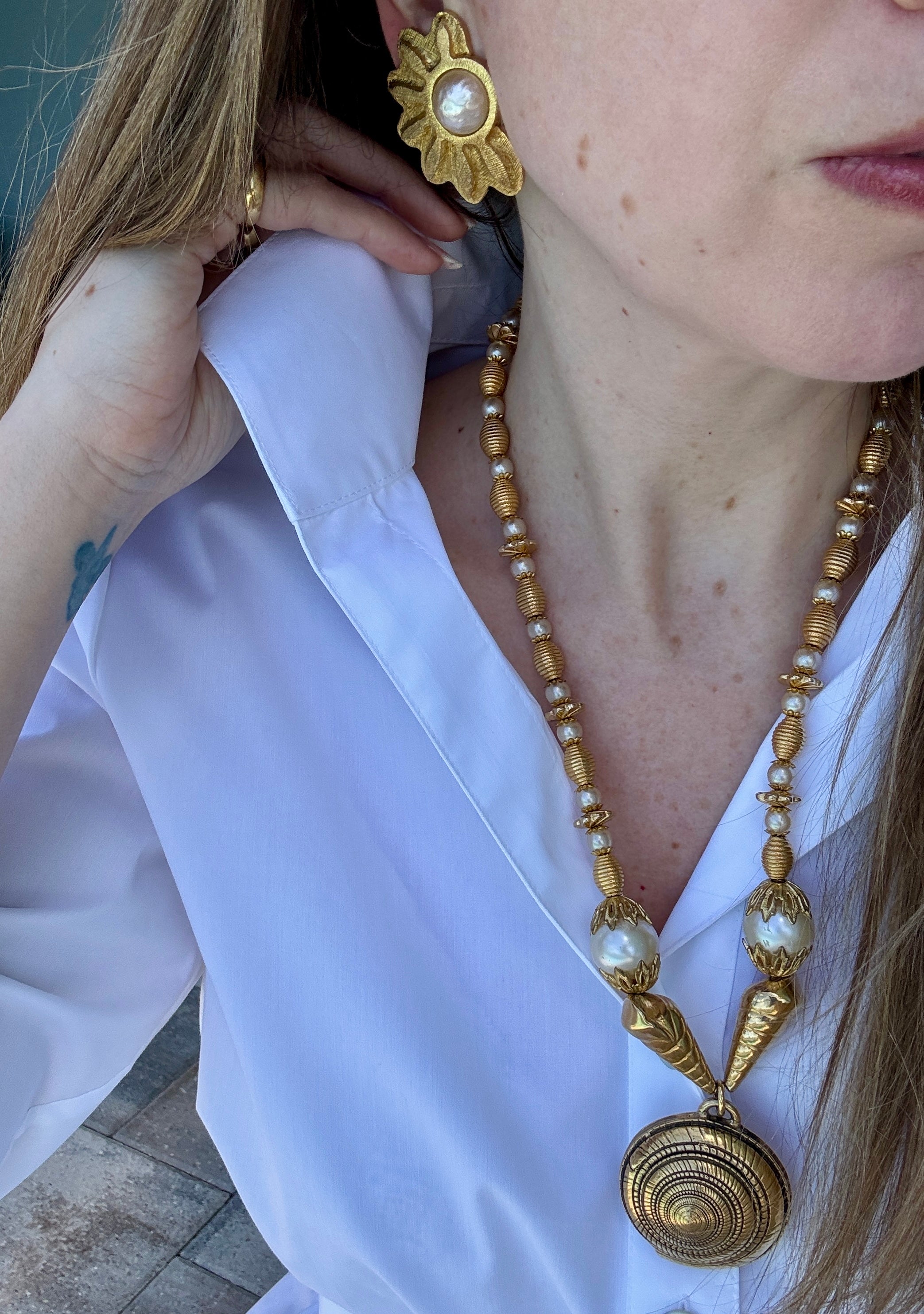 Vintage Gold Shell & Pearl Pendant Necklace