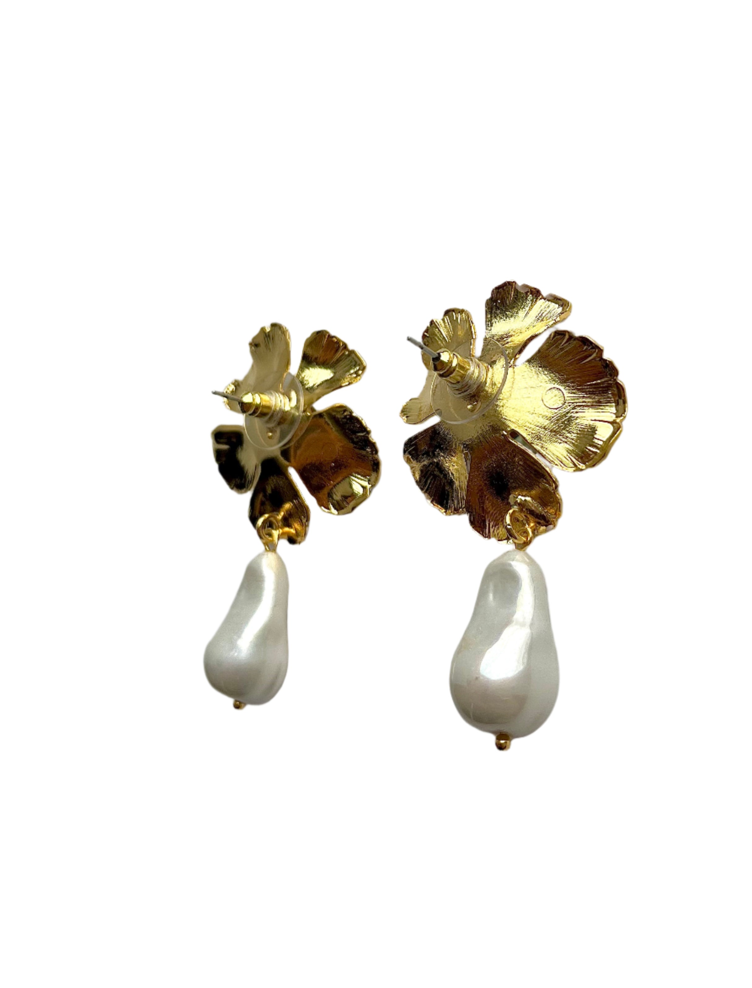 Anna White Flower Earrings