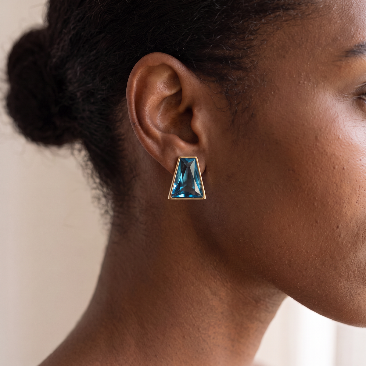 Vintage 90s Aqua Blue Crystal Gold Post Earrings