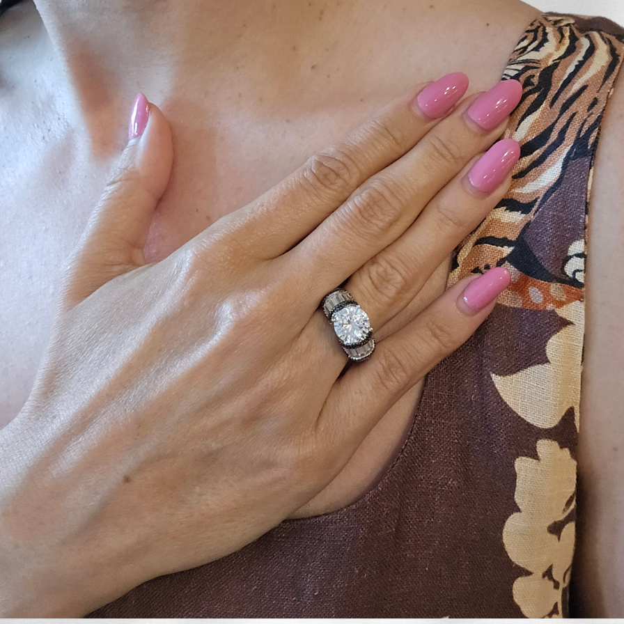 Vintage Silver Ring with Round Crystal and Onyx Detail