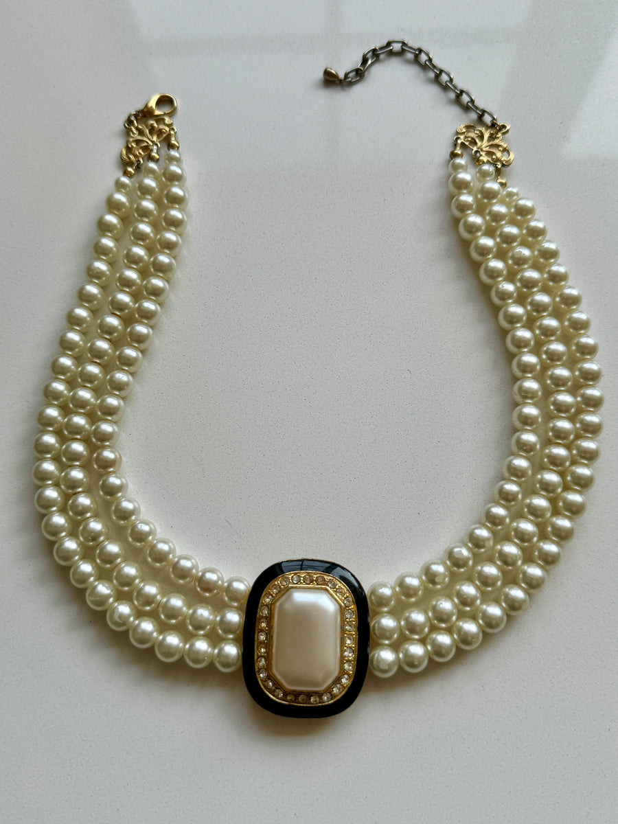Classic 90s Three Row Pearl Necklace