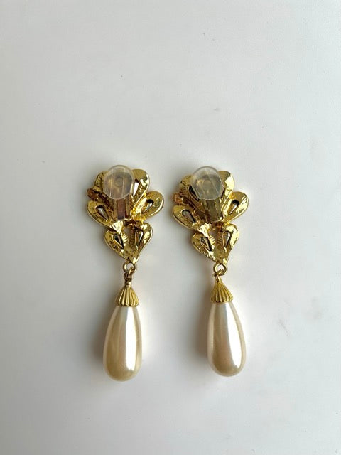 Glam 80s Crystal Pearl Drop Clip On Earring