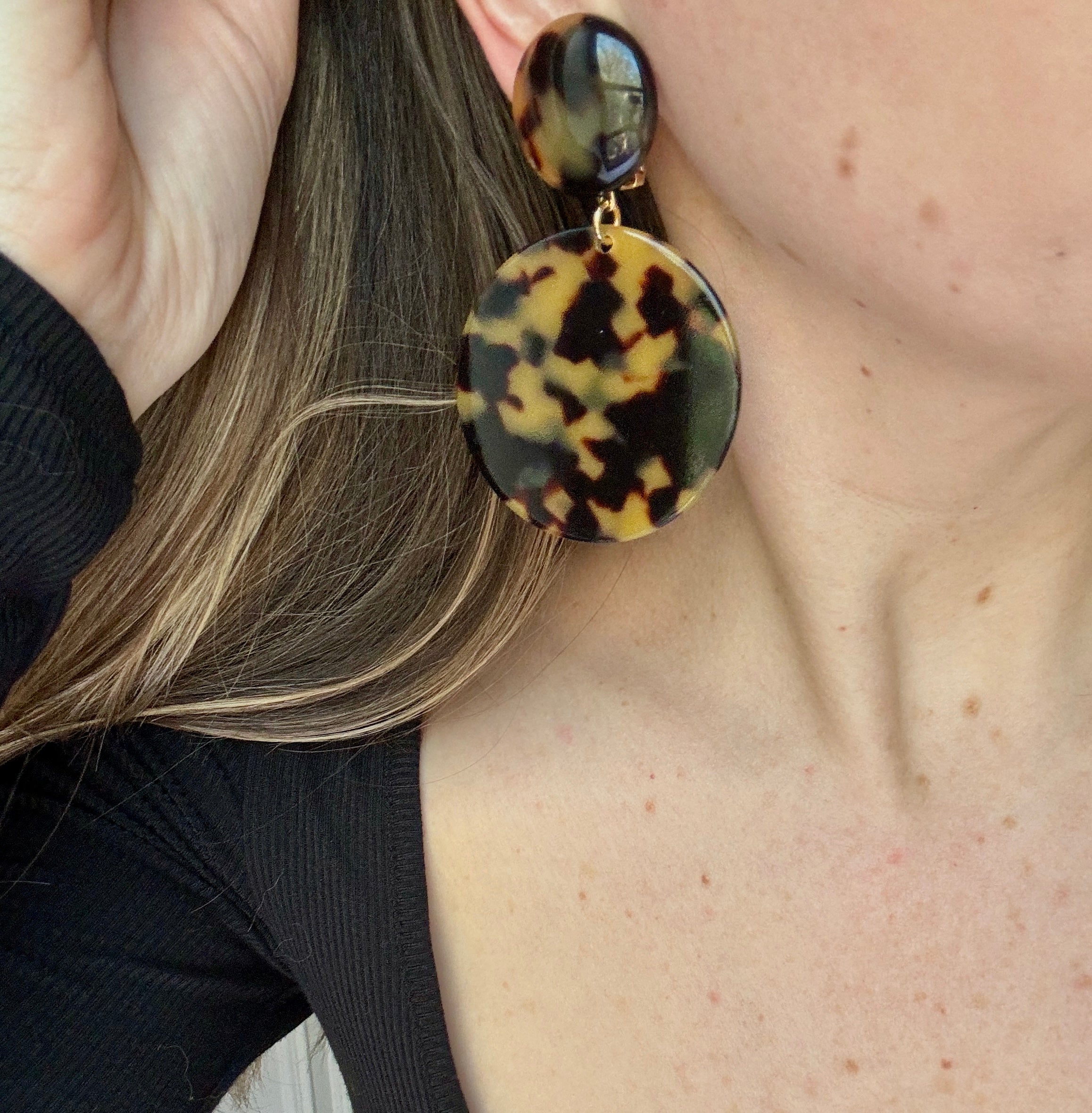 Round Tortoise Resin Clip Earrings