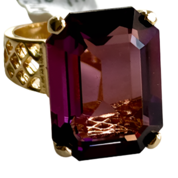 Striking Purple Crystal Gold Lattice Band Cocktail Ring Size 6