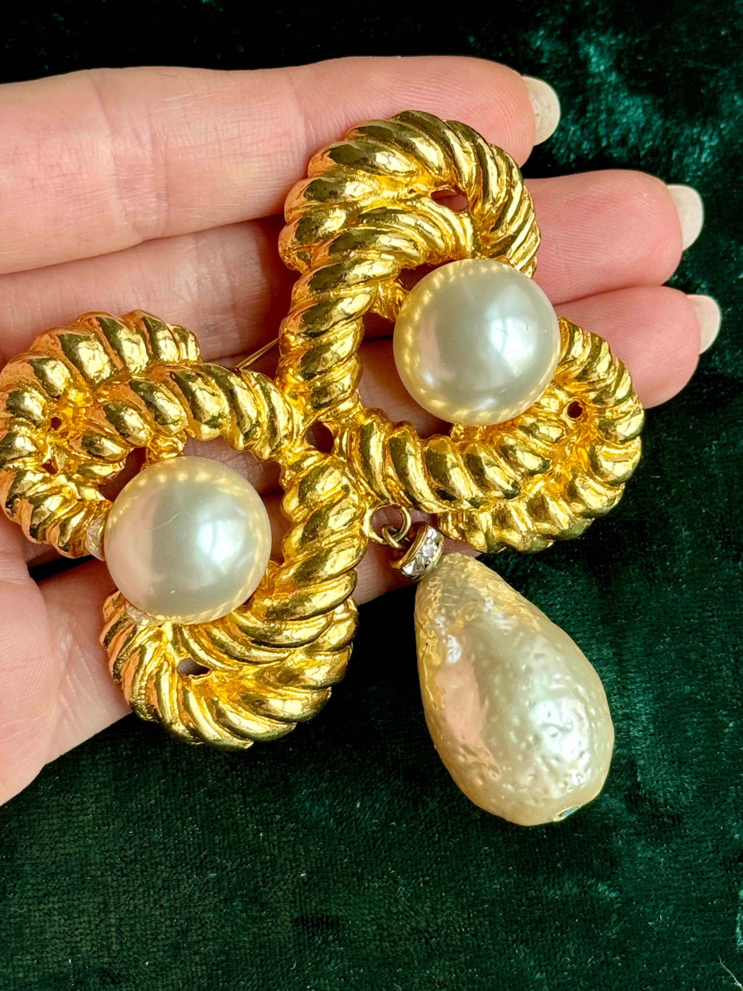 90s Braided Gold Glass Pearl Brooch