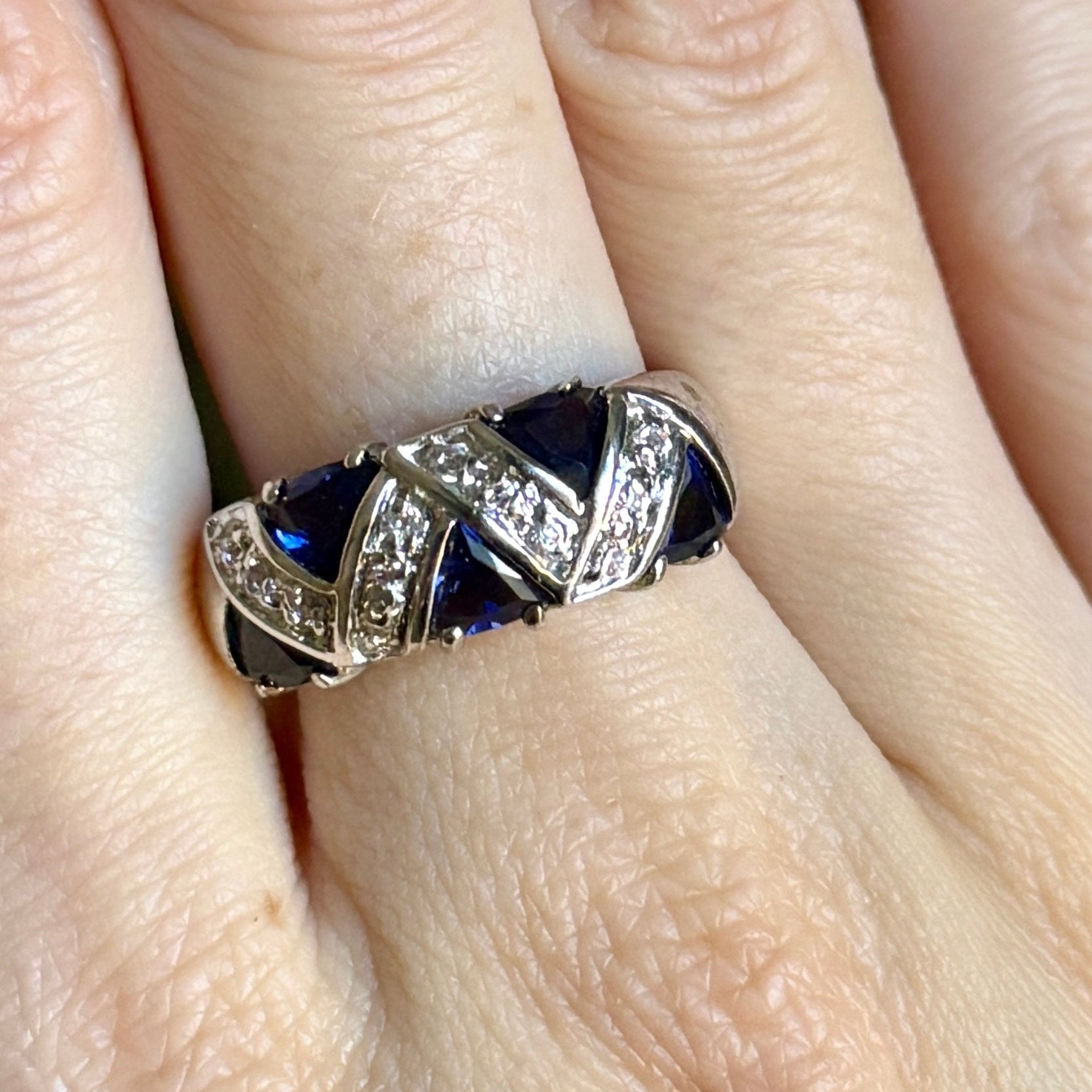 18K White and Blue Crystal Ring Size 8